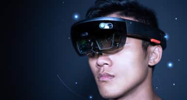 home-blog-3 Hololens-male-insurance-claims
